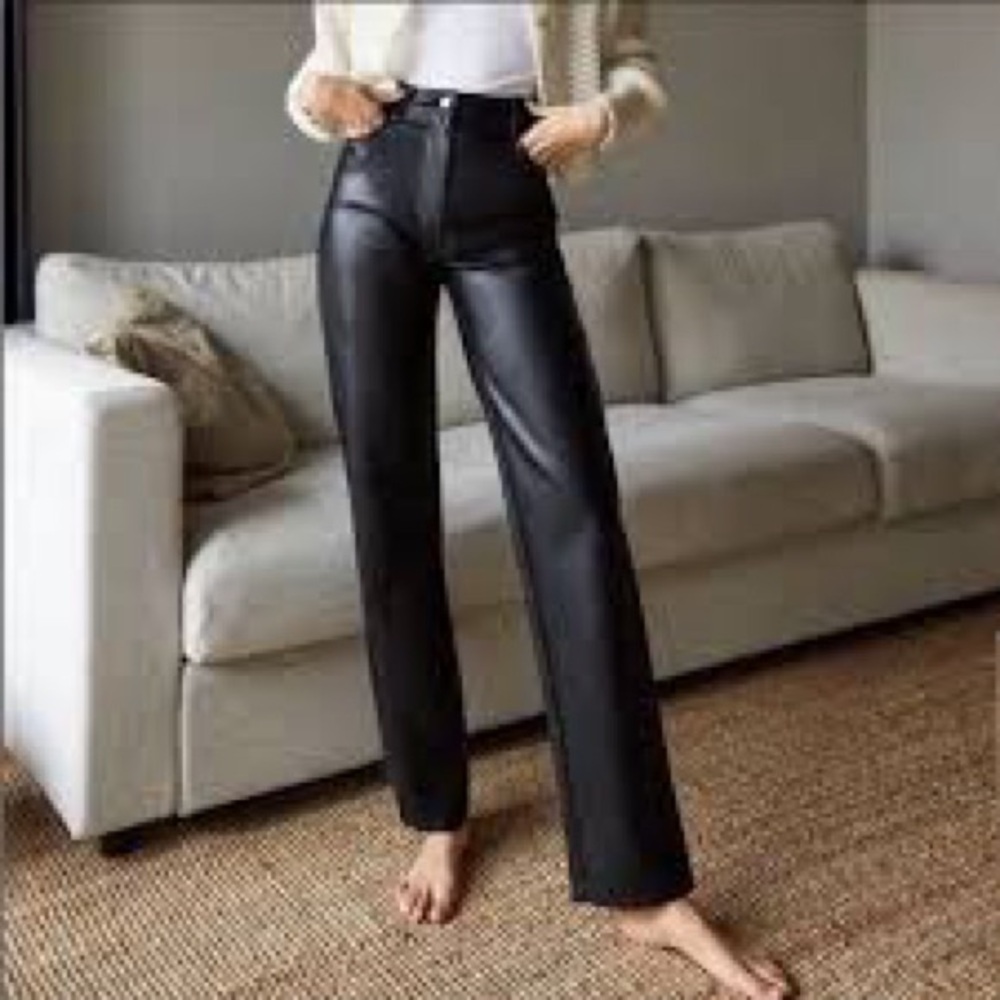 Aritzia Wilfred The Melina Vegan Leather Straight Leg Pants in Black - Size 0
